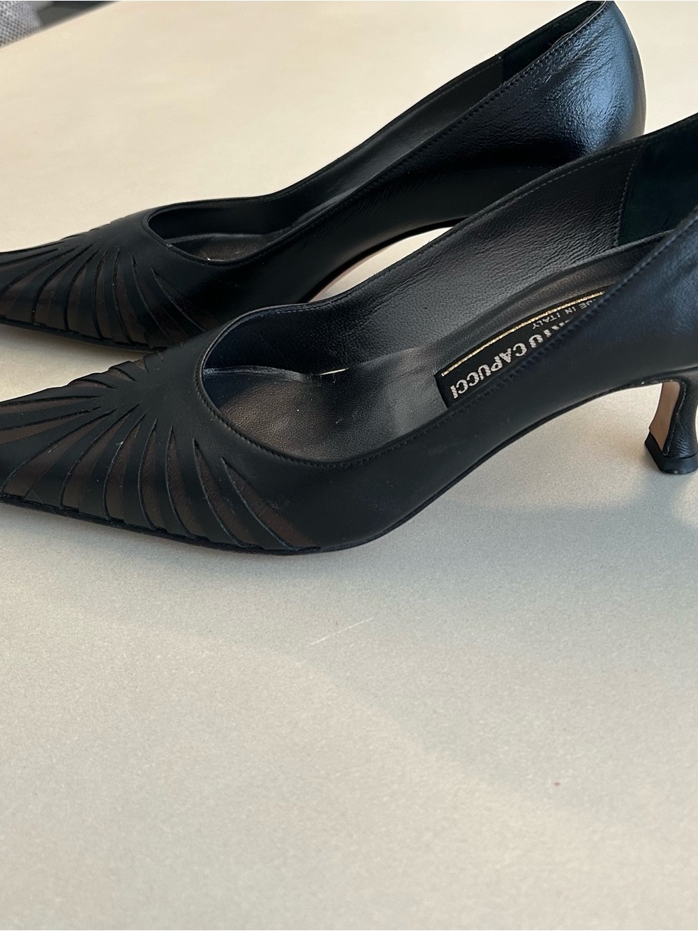 Vintage Roberto Capucci Black Leather Pleated Pointed Toe Pumps Size 7.5AA - Picture 4 of 16